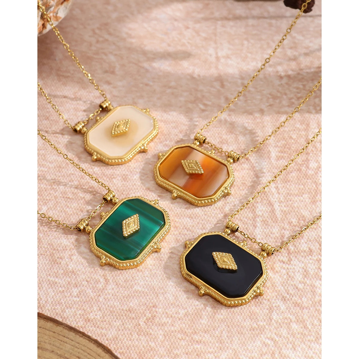 YACHAN Vintage Luxury Acrylic Charms Pendant Necklaces for Women 18K Gold Plated Trendy Y2K Jewelry Waterproof