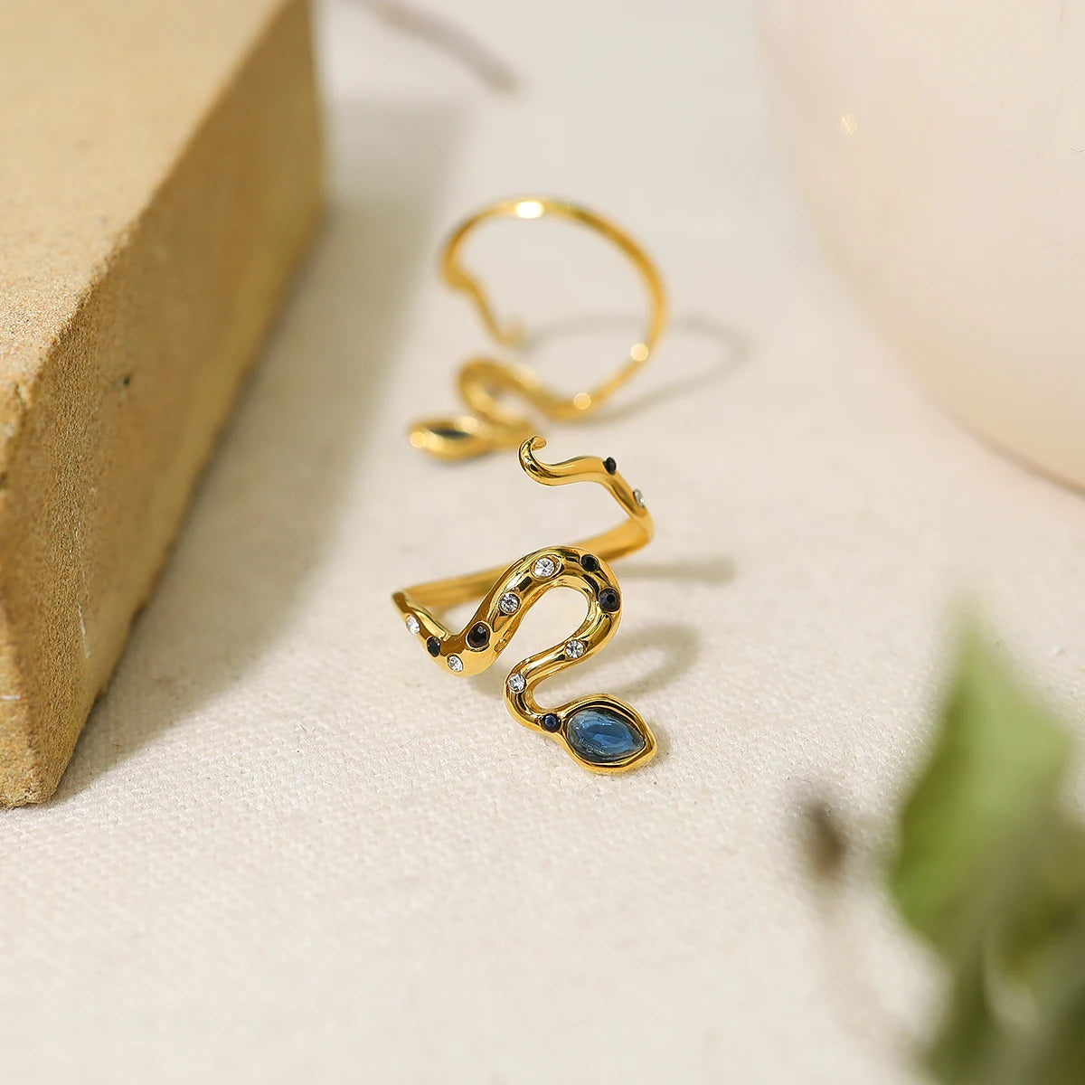 YACHAN Trendy Stainless Steel Snake Rings for Women Chic Exquisite Zircon Crystal Luxury Tarnish Free 18K Gold Plated Jewelry