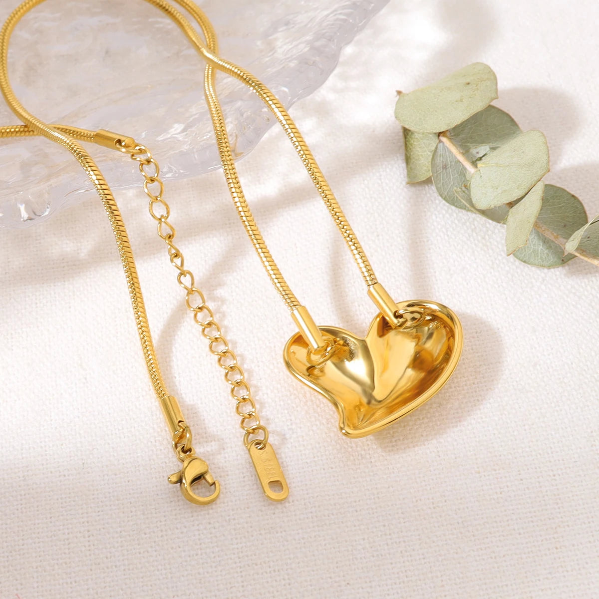 YACHAN Irregular Heart Pendant Necklace for Women PVD 18K Gold Plated Glossy Waterproof High Quality Trendy Jewelry