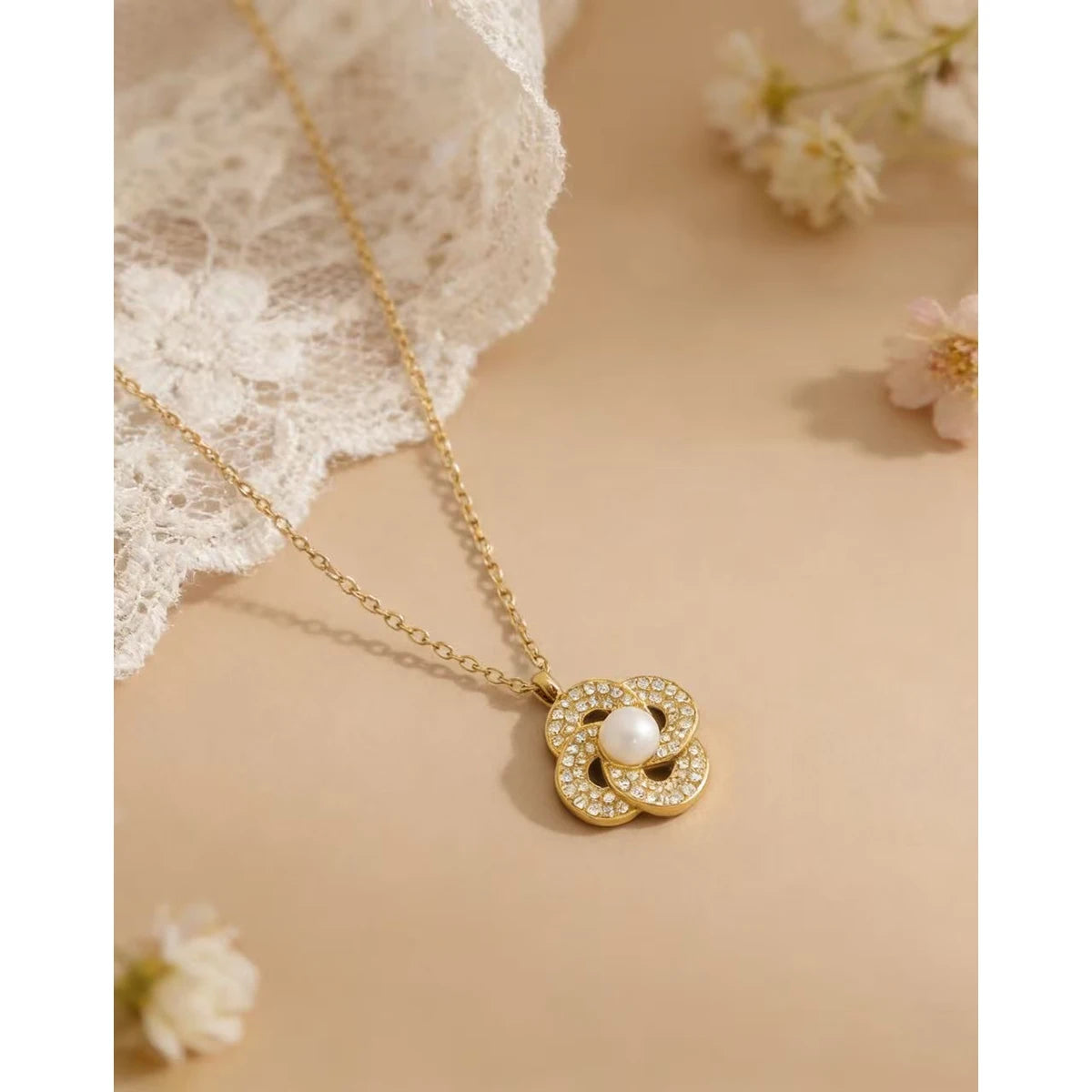 YACHAN Luxury Crystal Pendant Necklace for Women Chic Vintage 18K Gold Plated Stainless Steel Trendy Jewelry