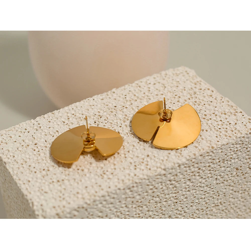 YACHAN Stainless Steel Big Stud Earrings for Women Imitation Pearl Flowers Hyperbolic Metal 18K Gold Plated Trendy Jewelry Gift