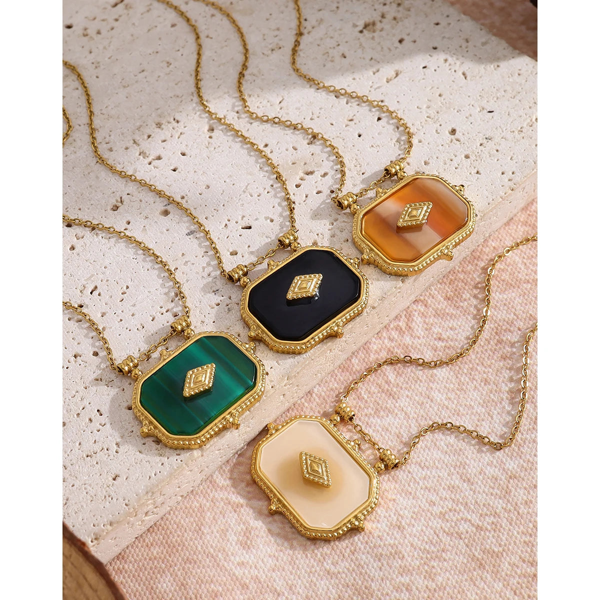 YACHAN Vintage Luxury Acrylic Charms Pendant Necklaces for Women 18K Gold Plated Trendy Y2K Jewelry Waterproof