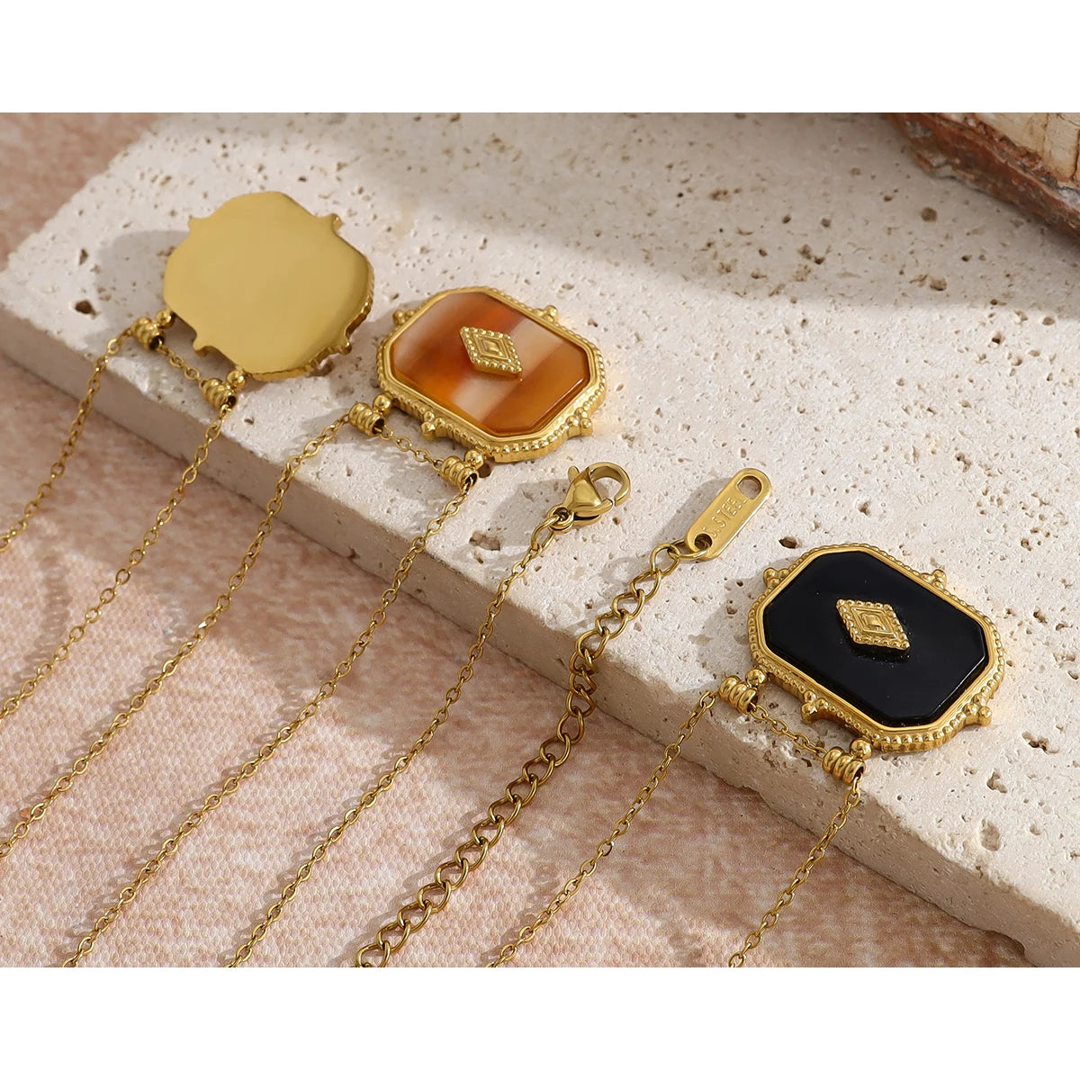 YACHAN Vintage Luxury Acrylic Charms Pendant Necklaces for Women 18K Gold Plated Trendy Y2K Jewelry Waterproof