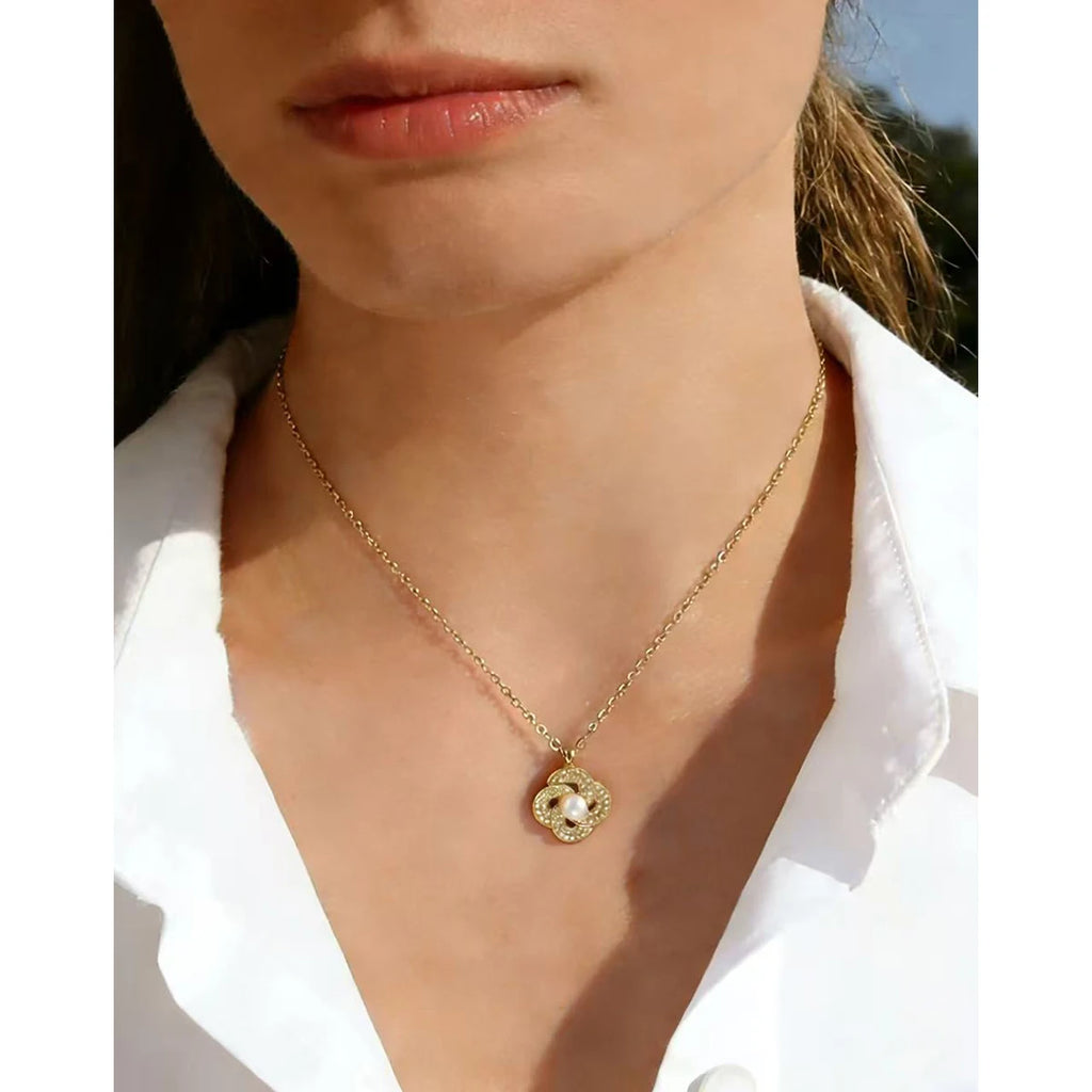 YACHAN Luxury Crystal Pendant Necklace for Women Chic Vintage 18K Gold Plated Stainless Steel Trendy Jewelry
