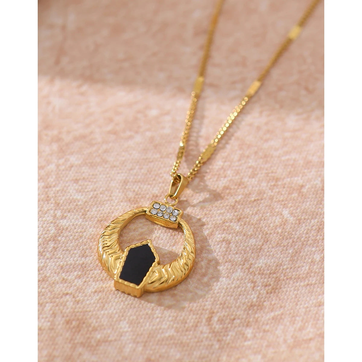 YACHAN 18K Gold Plated Stainless Steel Pendant Necklace for Women Exquisite Chic High Quality Trendy Jewelry