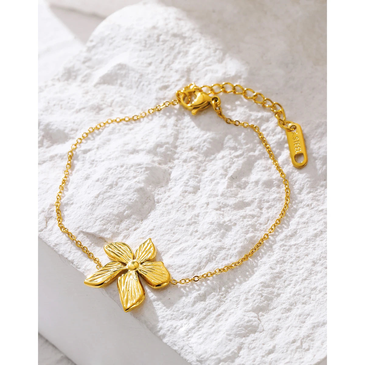 YACHAN Stainless Steel Flower Charm Bracelet for Women Trendy Simple 18K Gold Plated Waterproof Jewelry Accessories