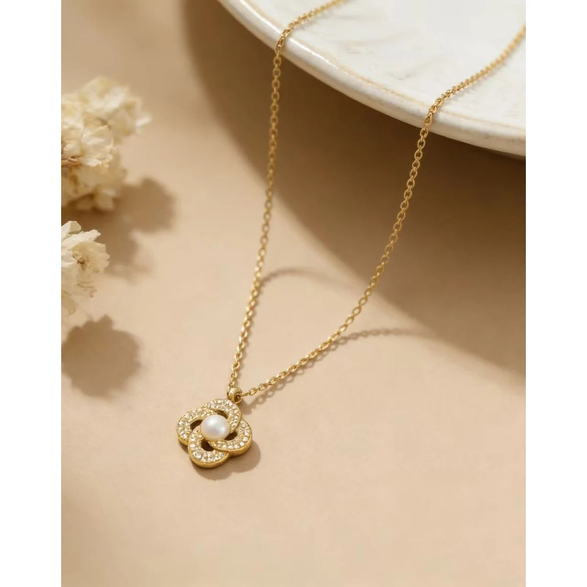 YACHAN Luxury Crystal Pendant Necklace for Women Chic Vintage 18K Gold Plated Stainless Steel Trendy Jewelry